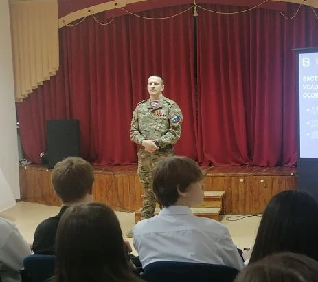 Встреча с ветераном специальной военной операции Романом Андреевичем Ежовым.