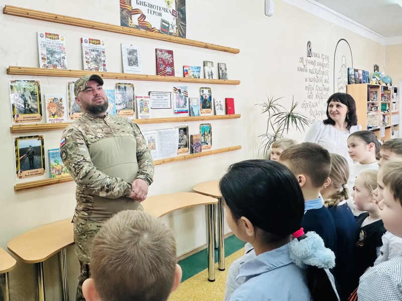 Открытие выставки "Библиотечка Героя".